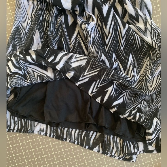 Wild chevron print dress in size 10. - Picture 4 of 5